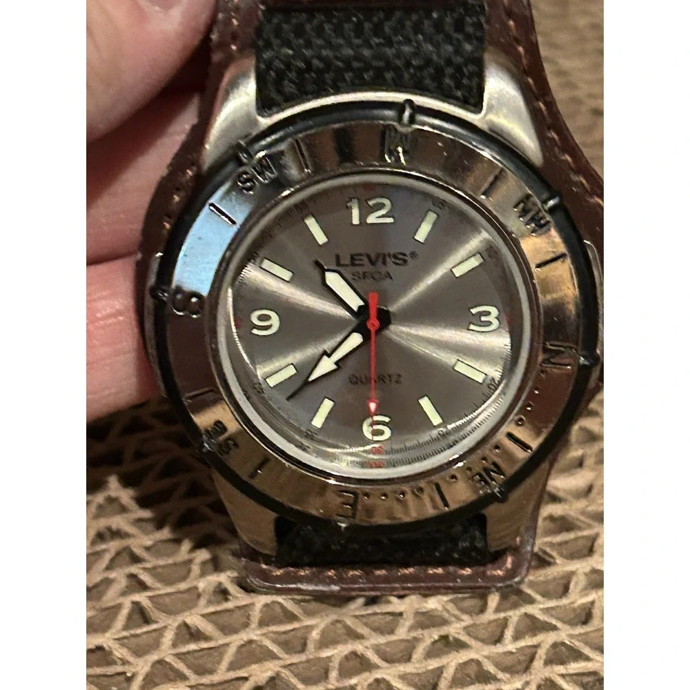 Men's Levi's Clip-on Belt Buckle‎ Backpack Quartz Needs Battery